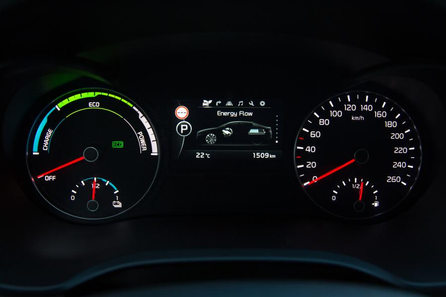 Панель приборов Kia Optima Plug-In Hybrid (JF) 2016 года  (WW) (фото 8 из 41)